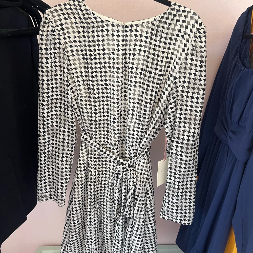 Alex Marie Black and White Sheath Dress with Bishop Sleeves - Picture 4 of 9